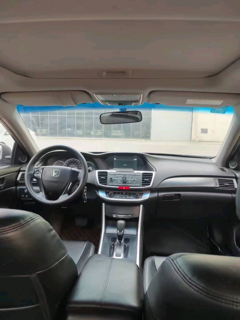 常州16年本田雅阁9