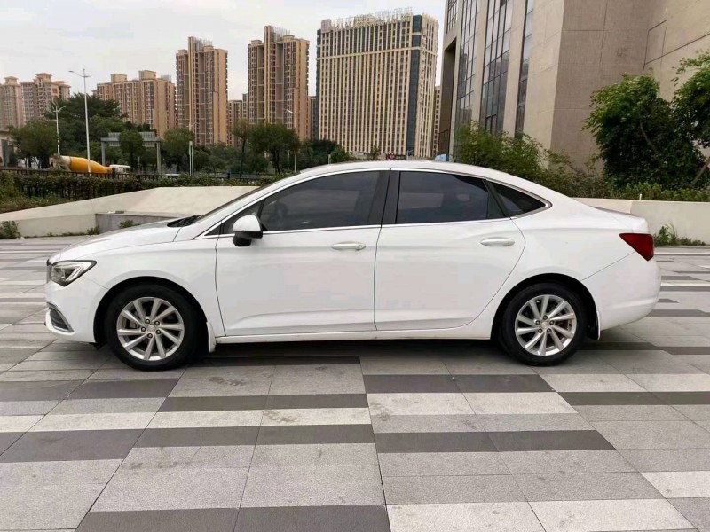 珠海18年别克威朗3