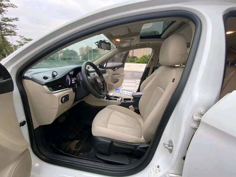 珠海18年别克威朗4