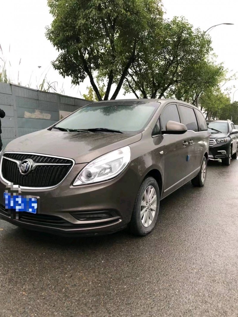 重庆17年别克GL82