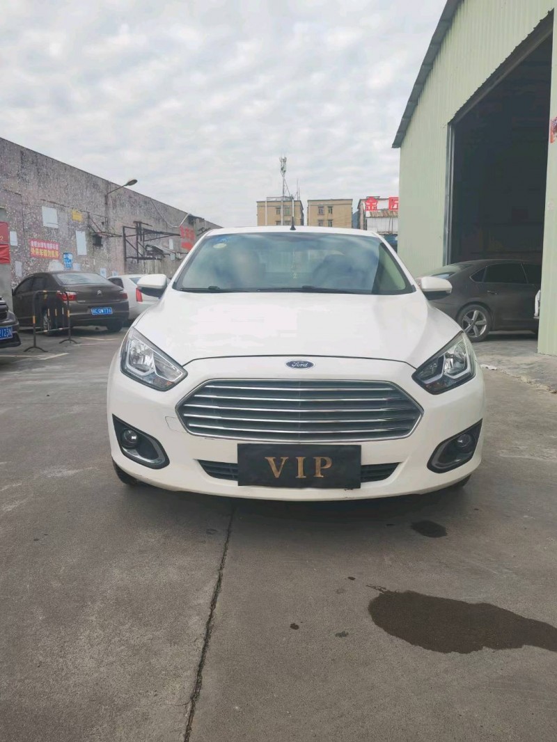 中山15年福特福睿斯1