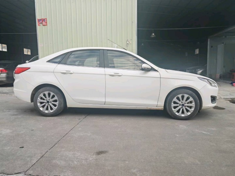 中山15年福特福睿斯4