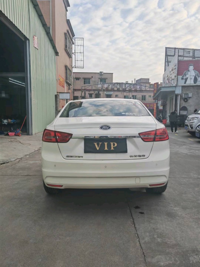 中山15年福特福睿斯5