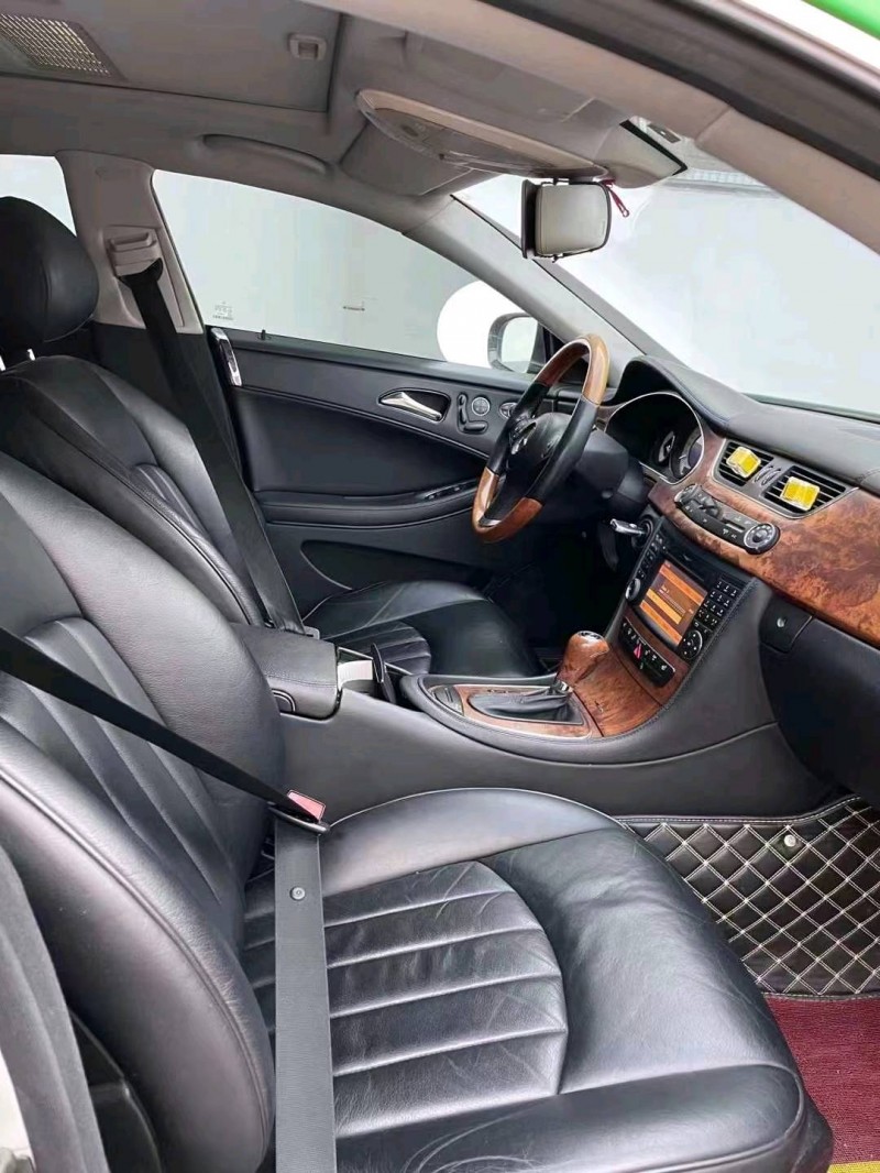 东营10年奔驰CLS3