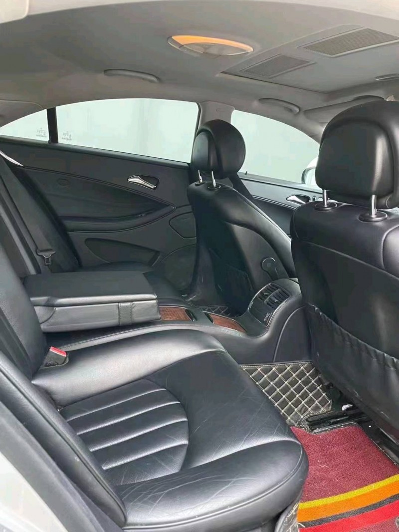 东营10年奔驰CLS7