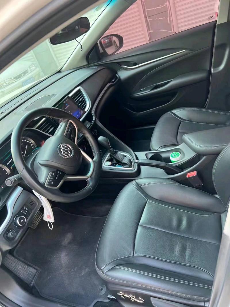 北京18年别克英朗8