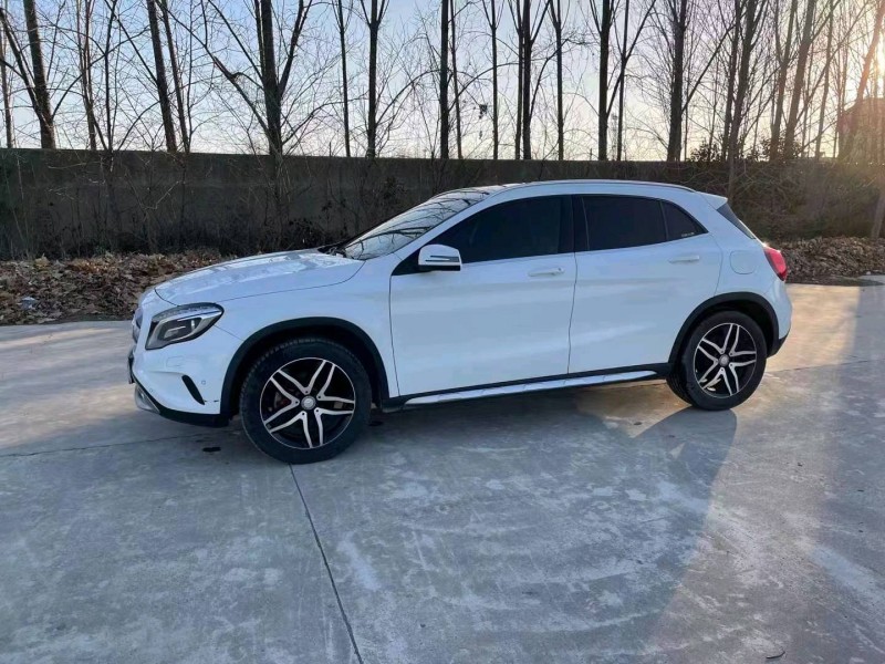 北京16年奔驰GLA9