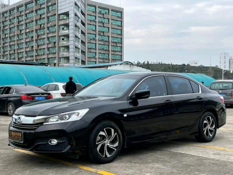 东莞17年本田雅阁2