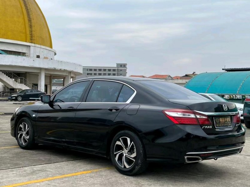 东莞17年本田雅阁8