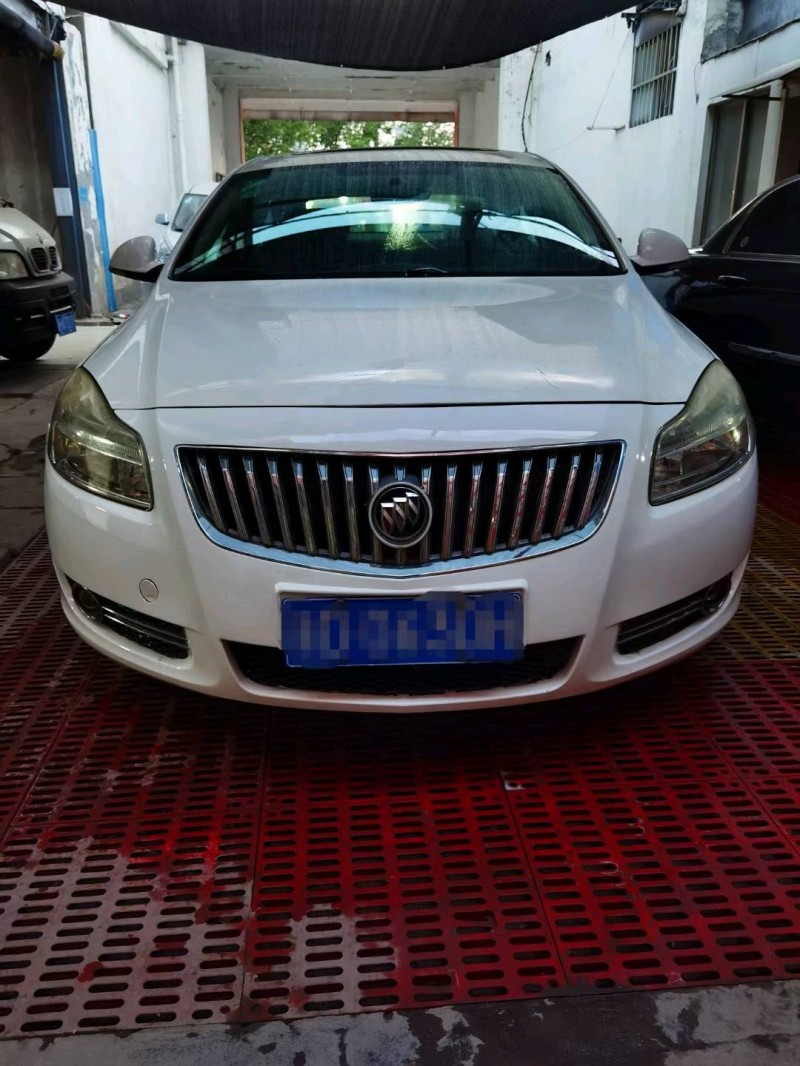 济宁12年别克君威1