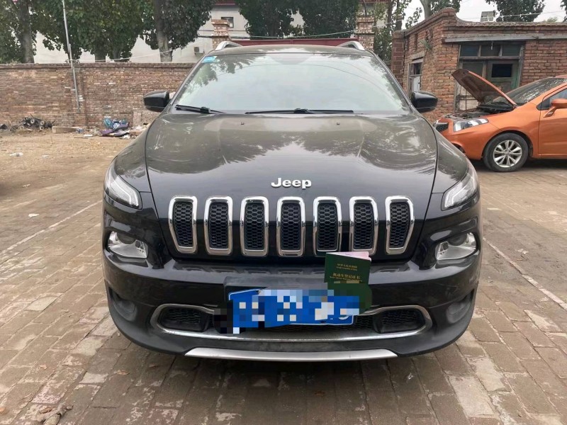 石家庄17年Jeep自由光1