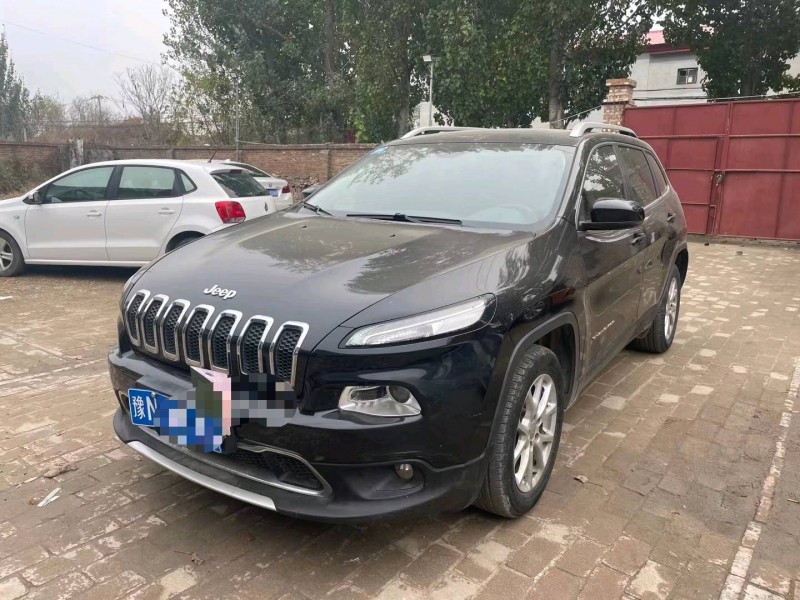 石家庄17年Jeep自由光2