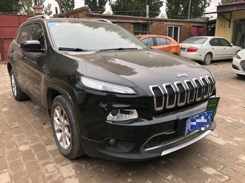 石家庄17年Jeep自由光5