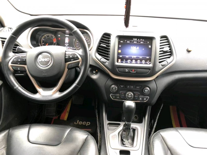 石家庄17年Jeep自由光6