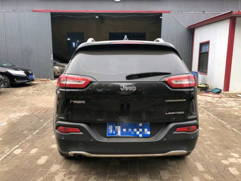 石家庄17年Jeep自由光8