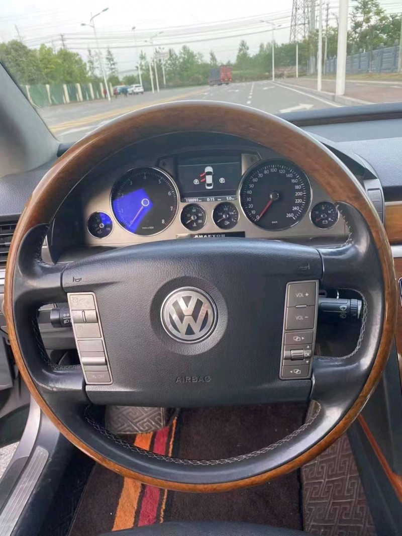 宜昌10年大众辉腾3