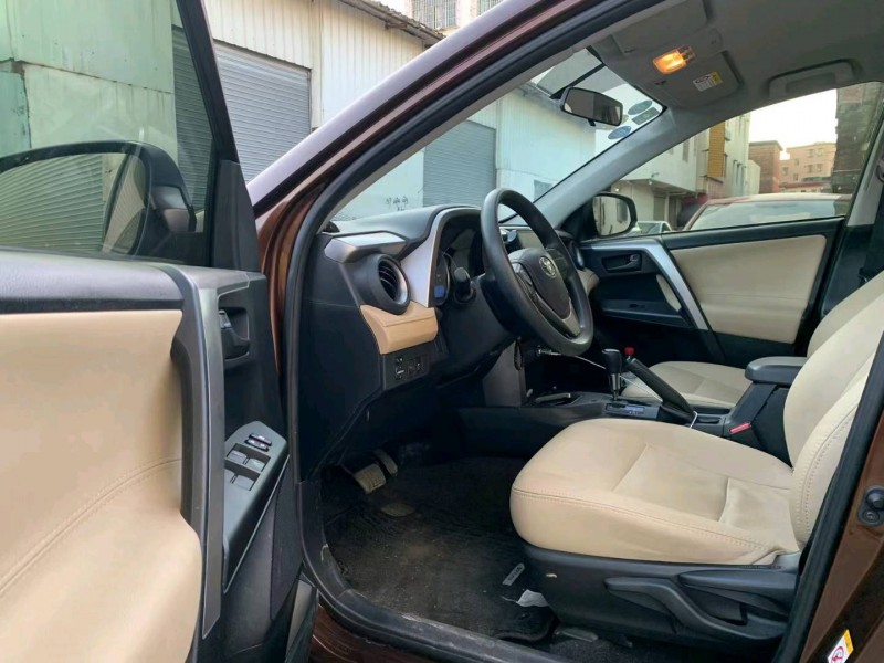 广州17年丰田RAV4荣放4