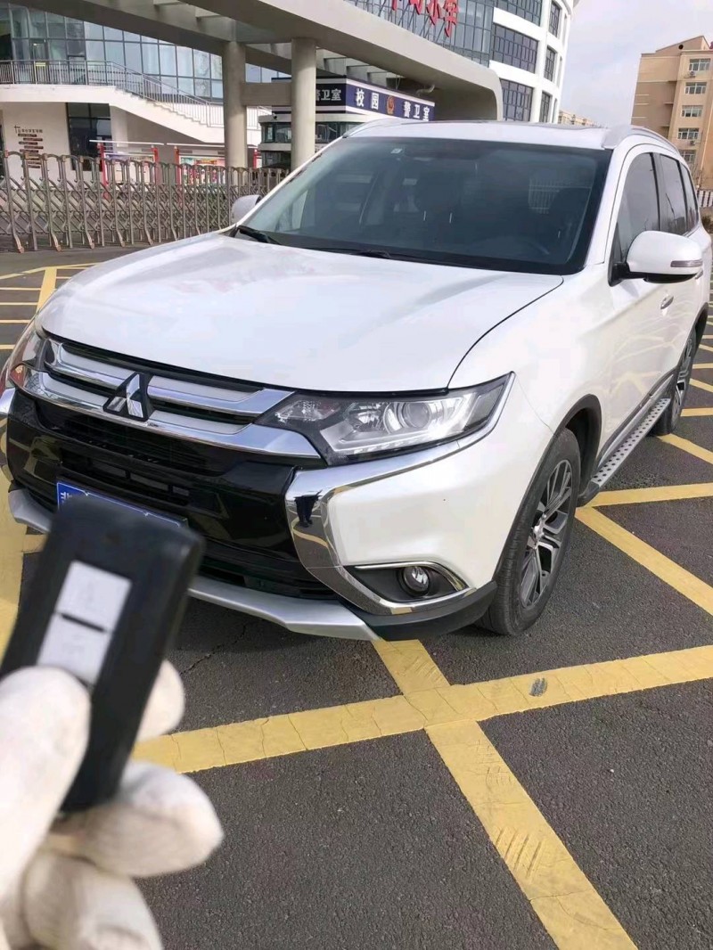 邯郸18年三菱欧蓝德2