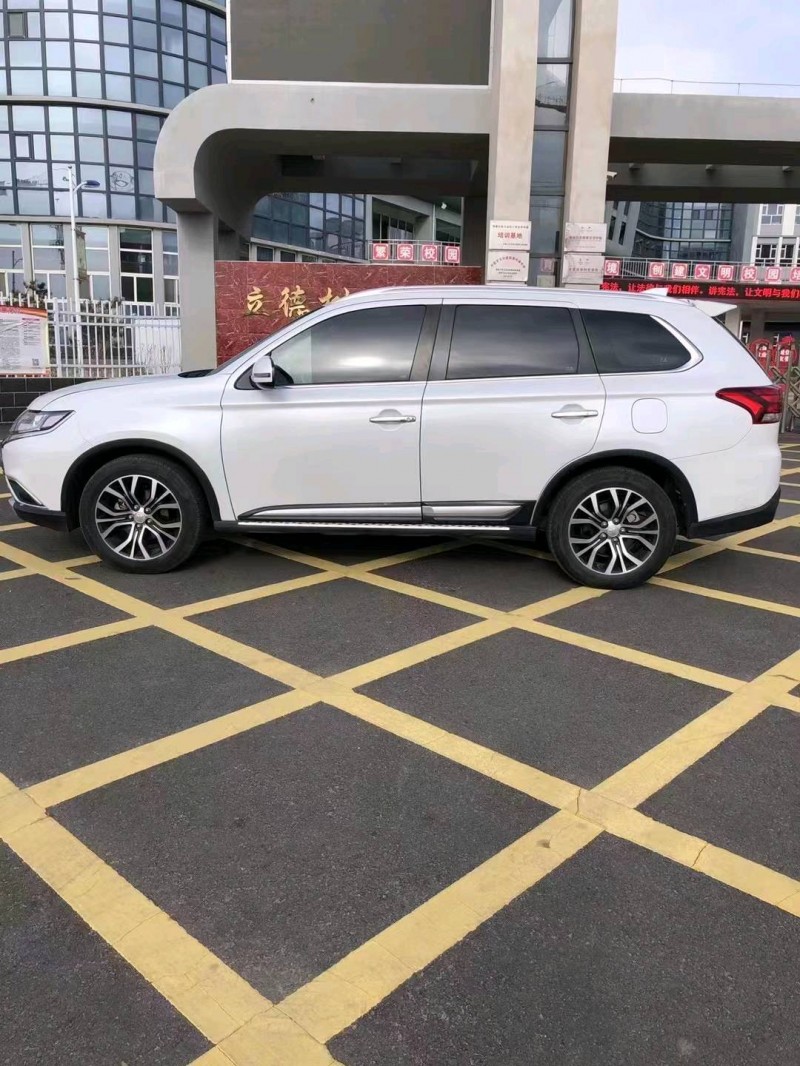 邯郸18年三菱欧蓝德3