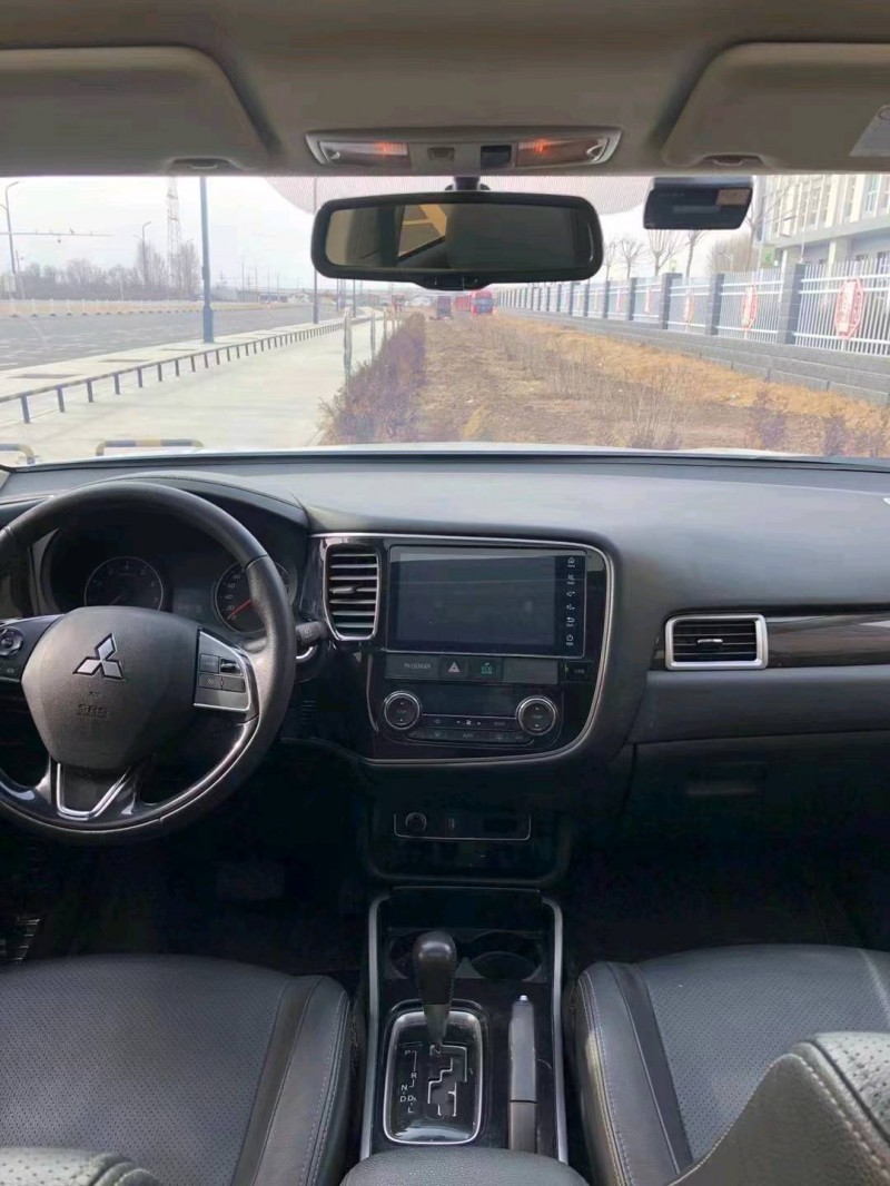 邯郸18年三菱欧蓝德8