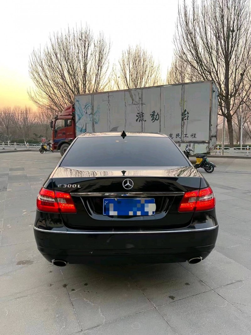 北京12年奔驰E8