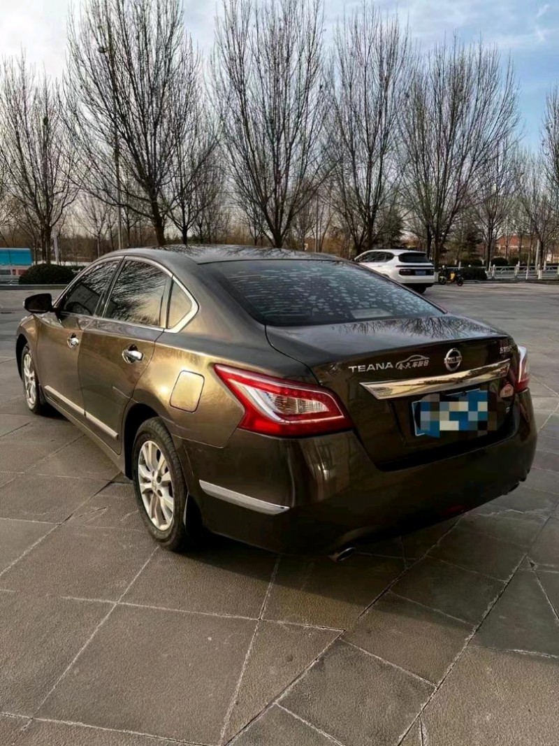 北京16年日产天籁8