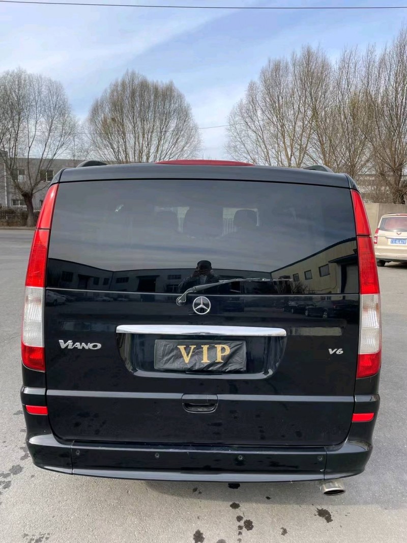 沈阳11年奔驰唯雅诺1