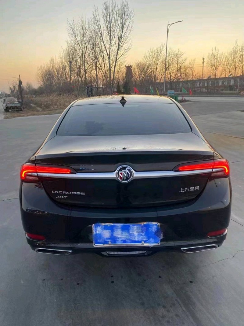 枣庄20年别克君越5