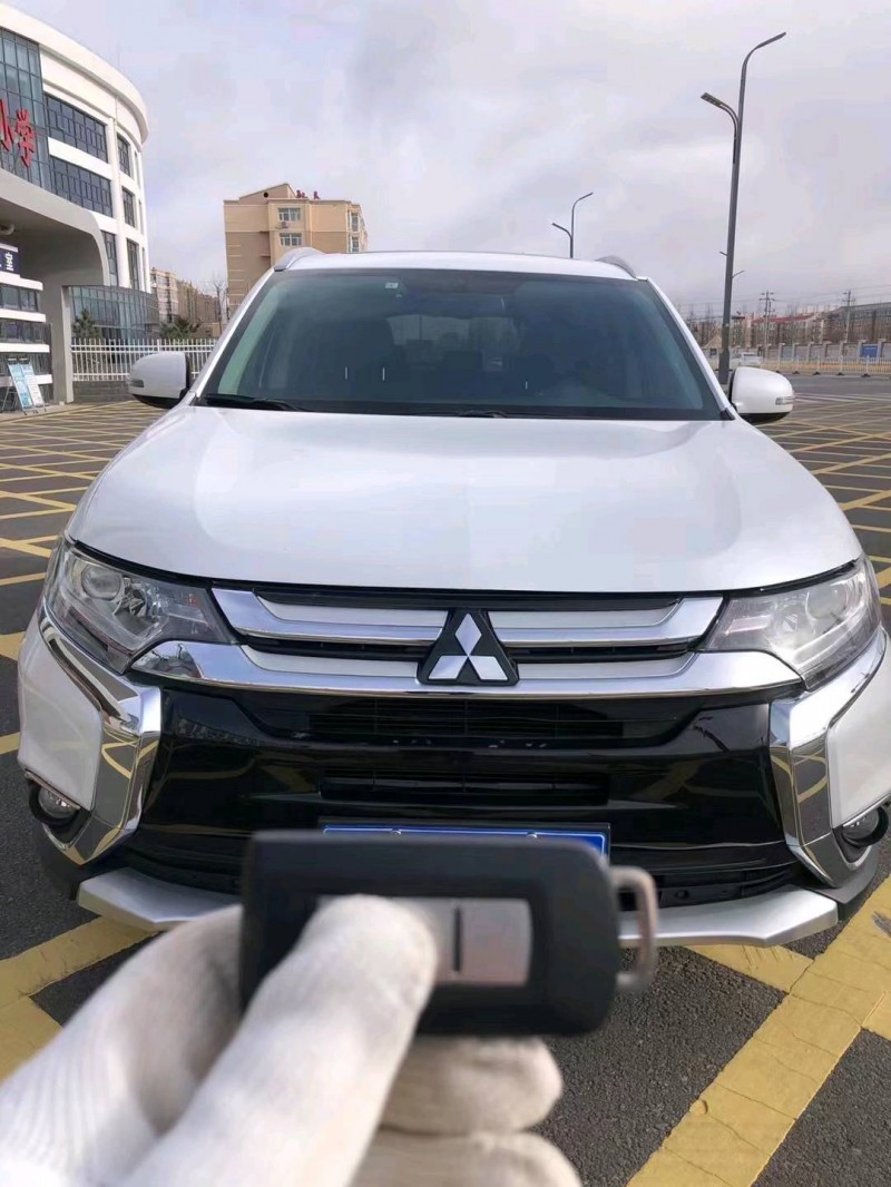 邯郸18年三菱欧蓝德1