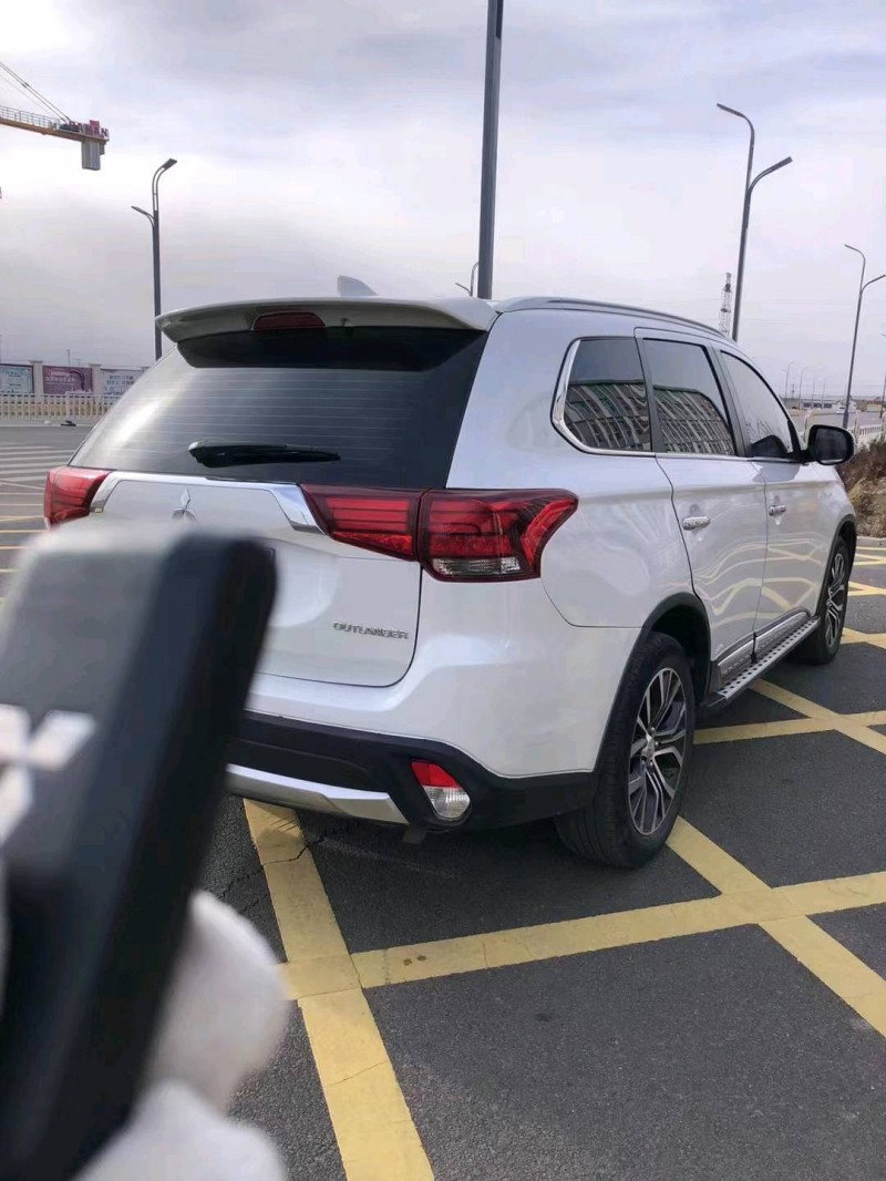 邯郸18年三菱欧蓝德6