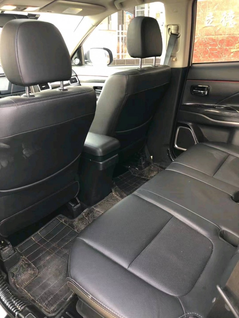 邯郸18年三菱欧蓝德8