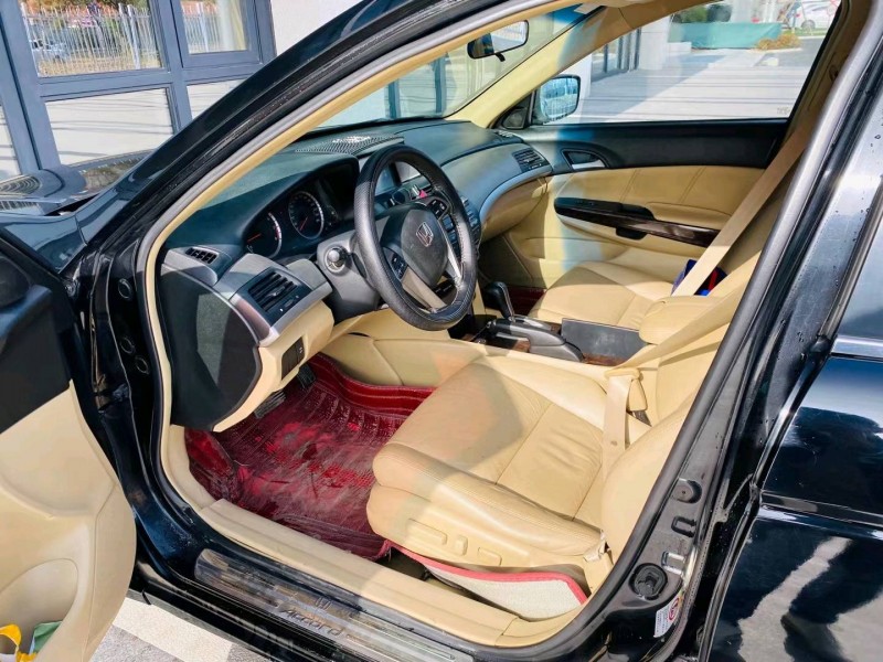 青岛10年本田雅阁3