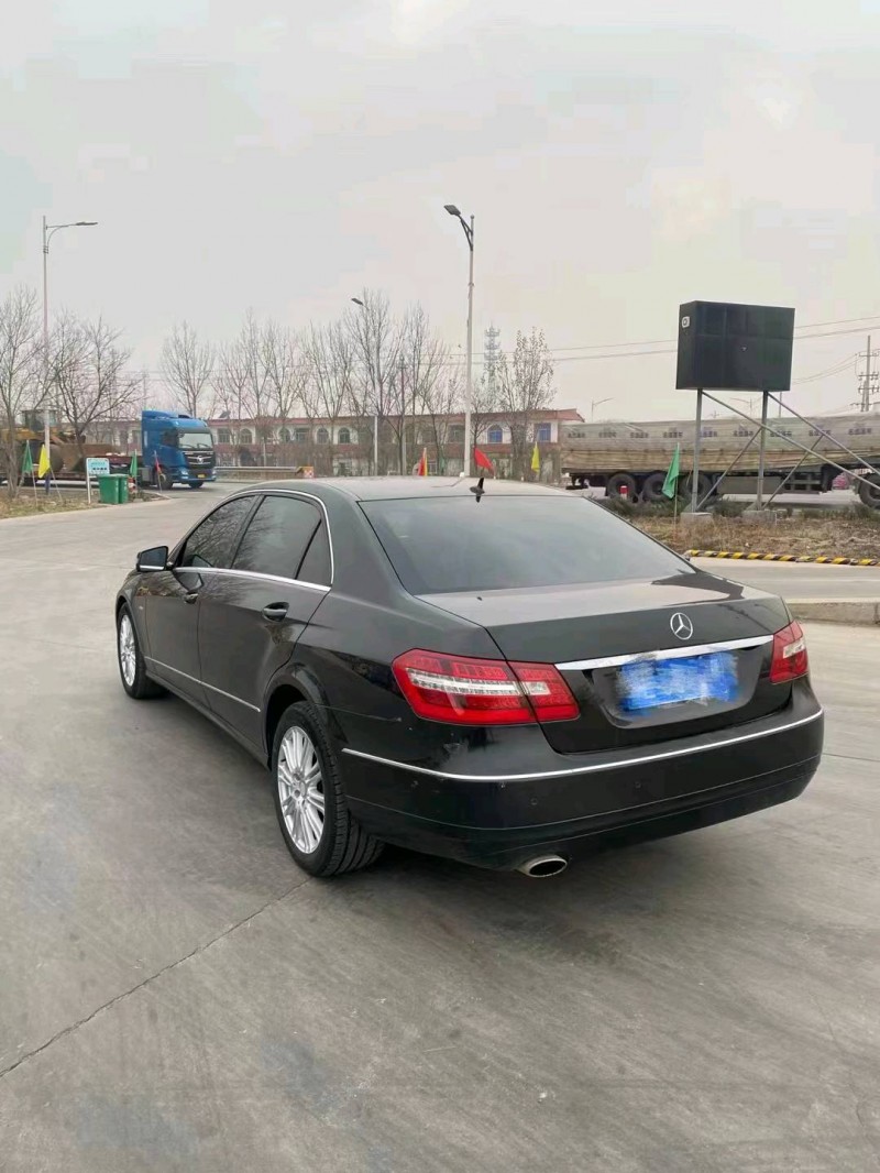 东营11年奔驰E8