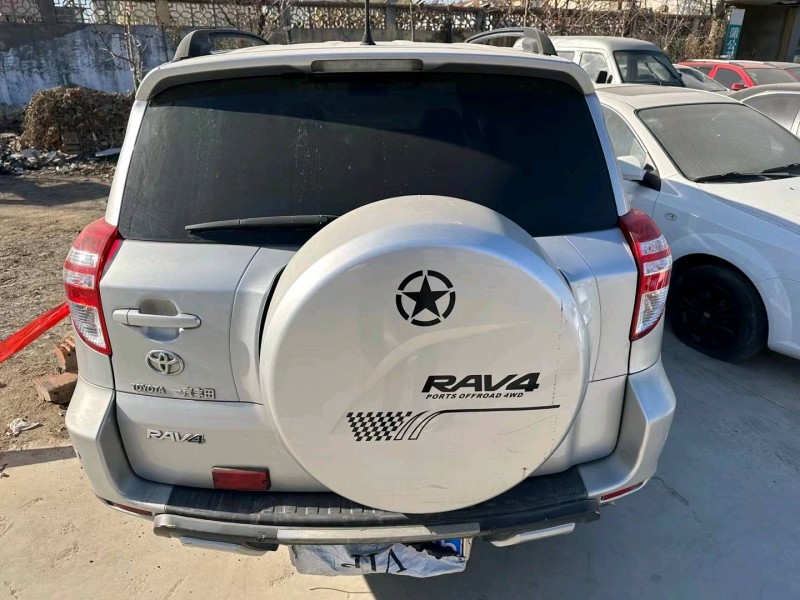 济南13年丰田RAV44