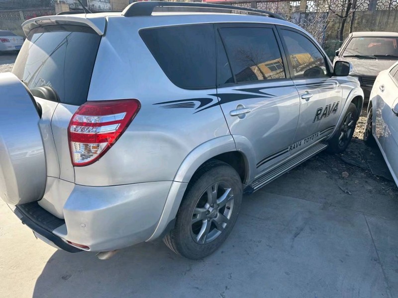 济南13年丰田RAV43