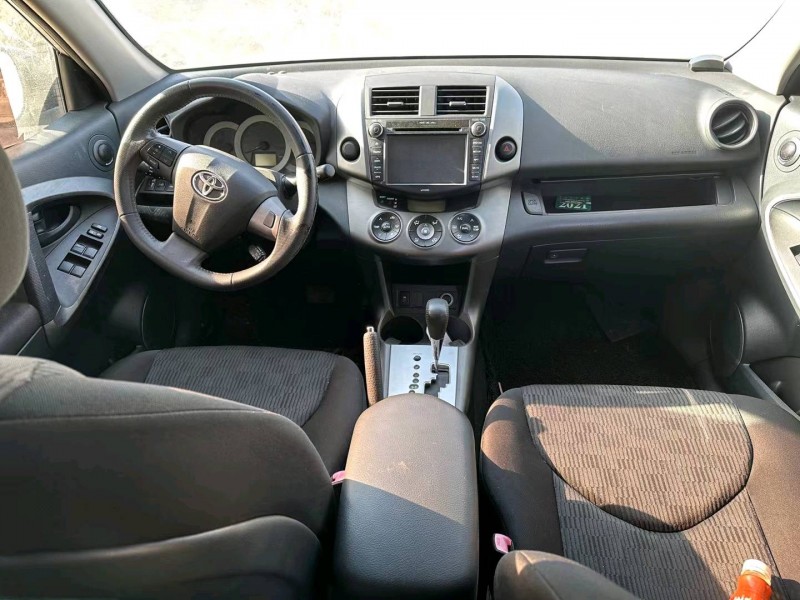 济南13年丰田RAV41
