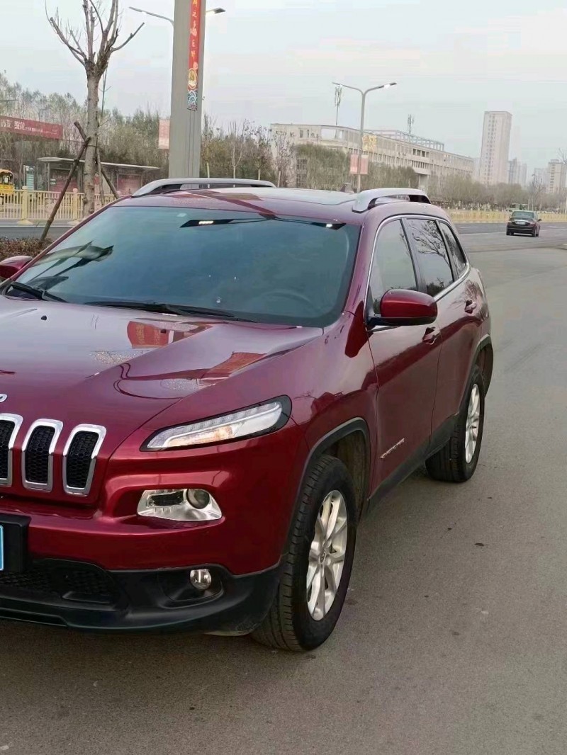 济南16年Jeep自由光2