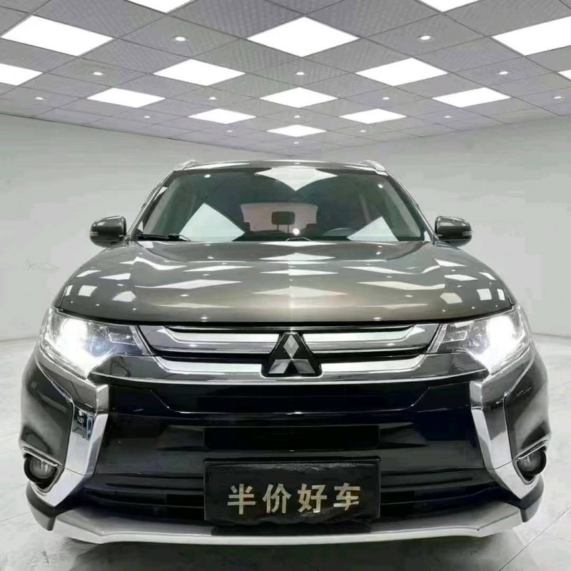 成都17年三菱欧蓝德1