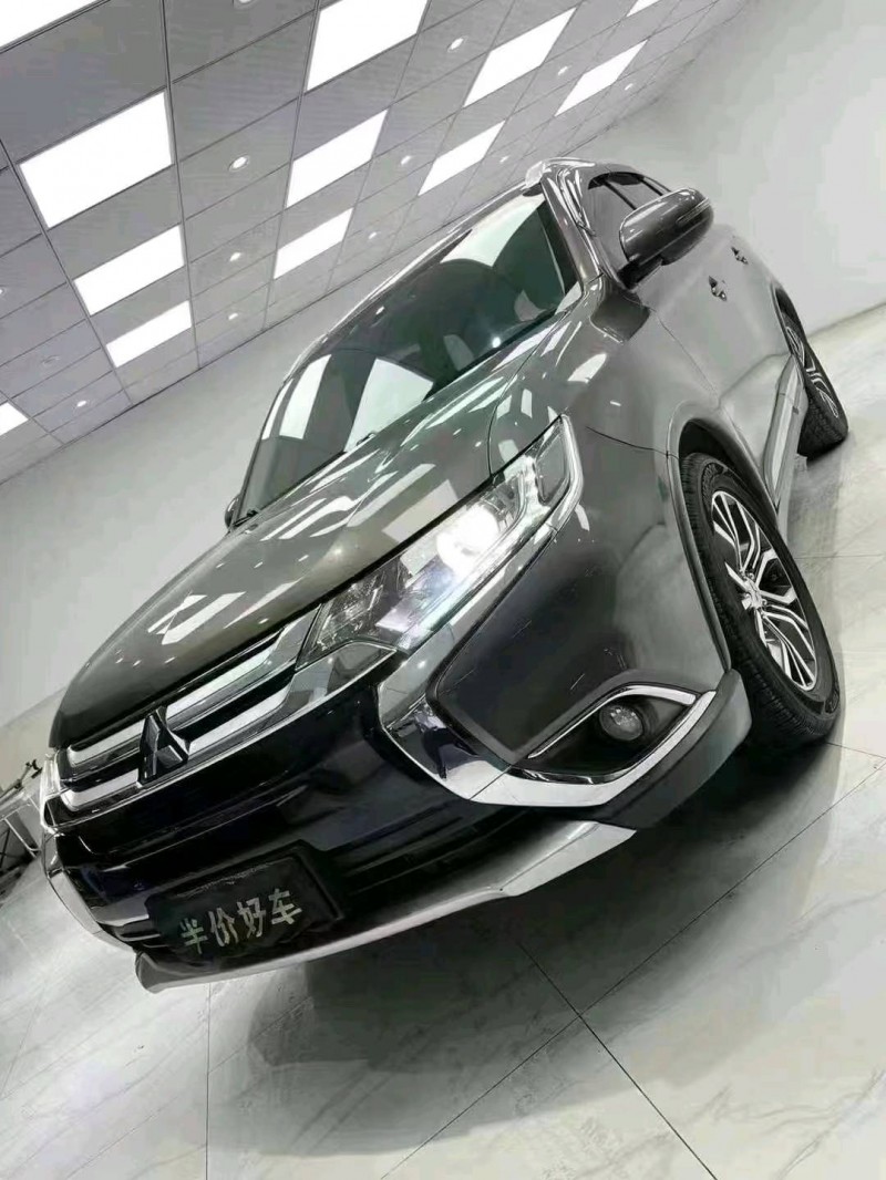 成都17年三菱欧蓝德2