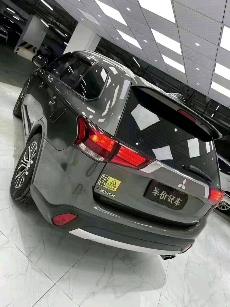 成都17年三菱欧蓝德4