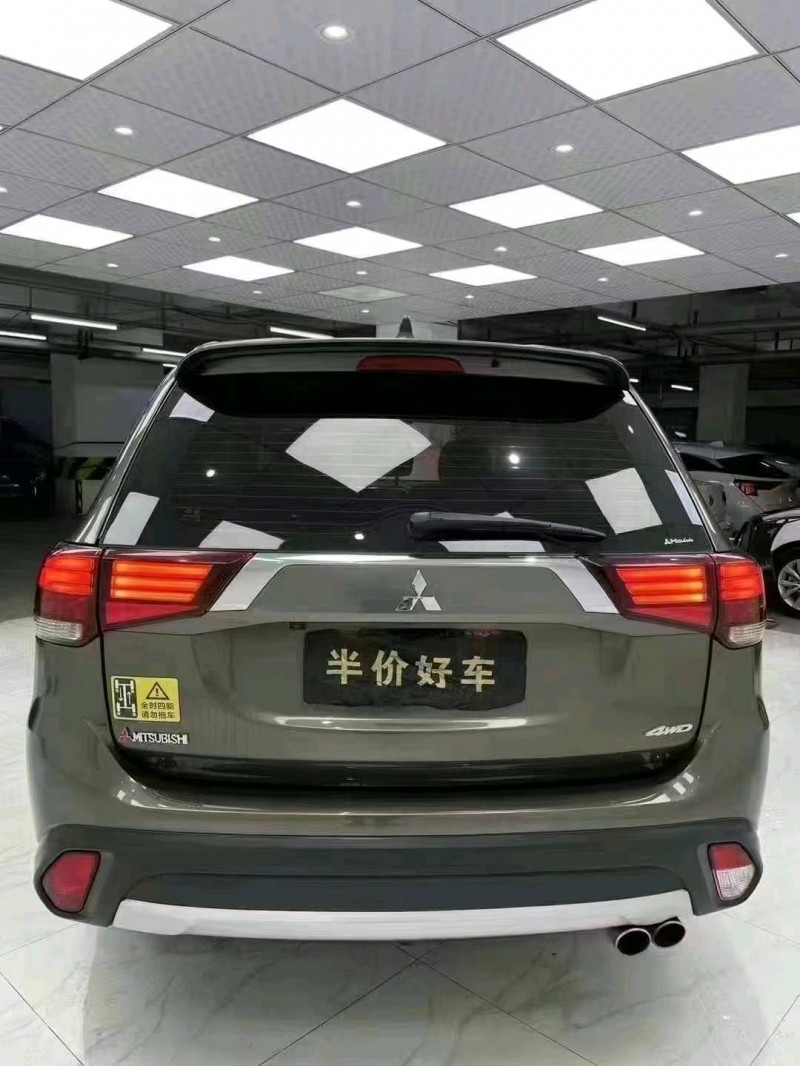 成都17年三菱欧蓝德5