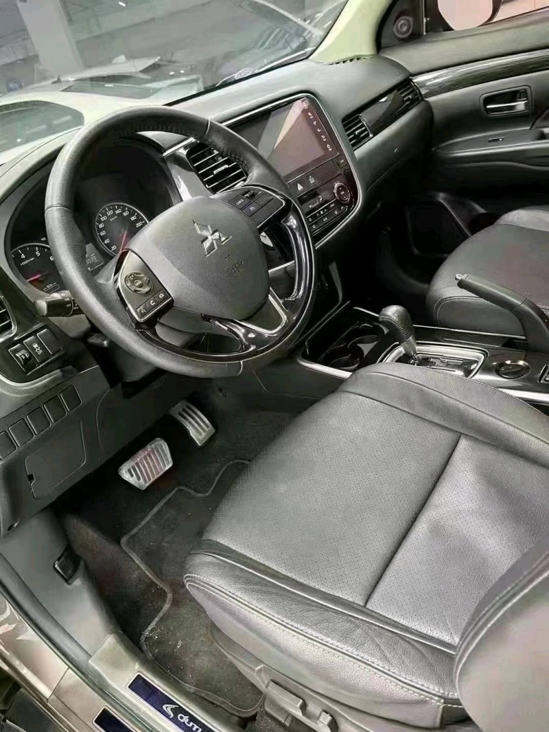 成都17年三菱欧蓝德6