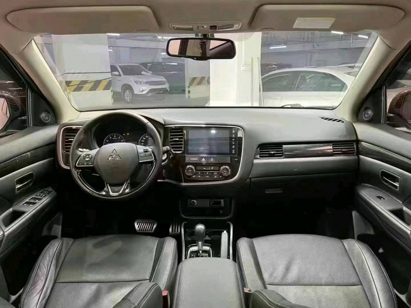 成都17年三菱欧蓝德9