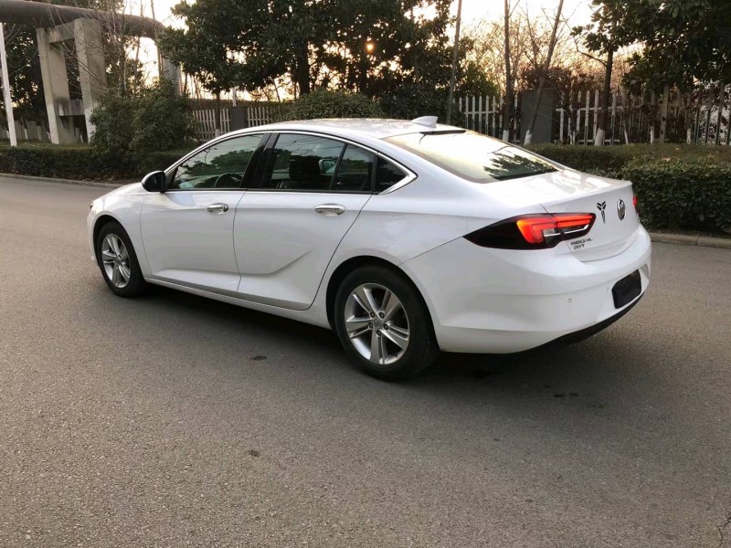 徐州20年别克君威7