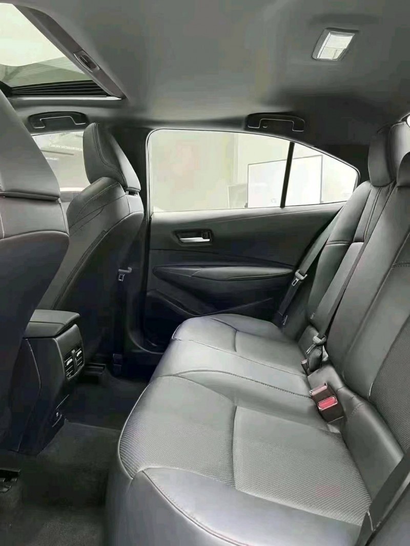 成都23年丰田雷凌7