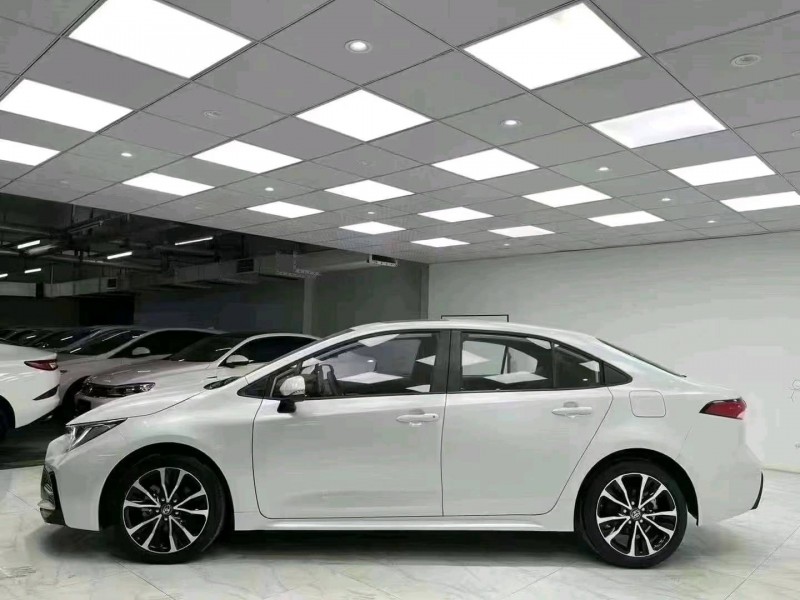 成都23年丰田雷凌6