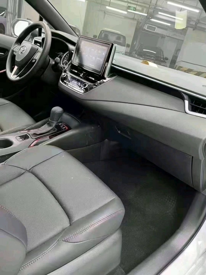 成都23年丰田雷凌8