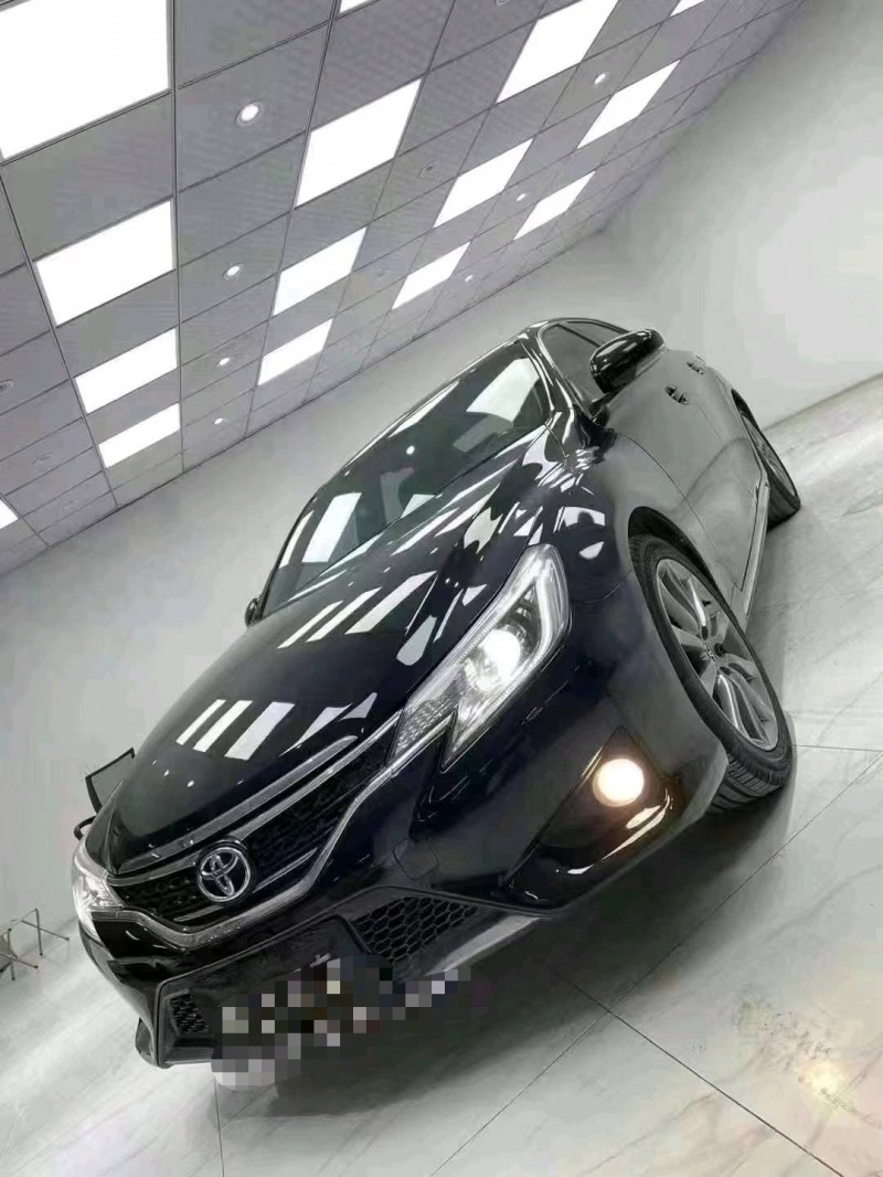 成都14年丰田锐志2