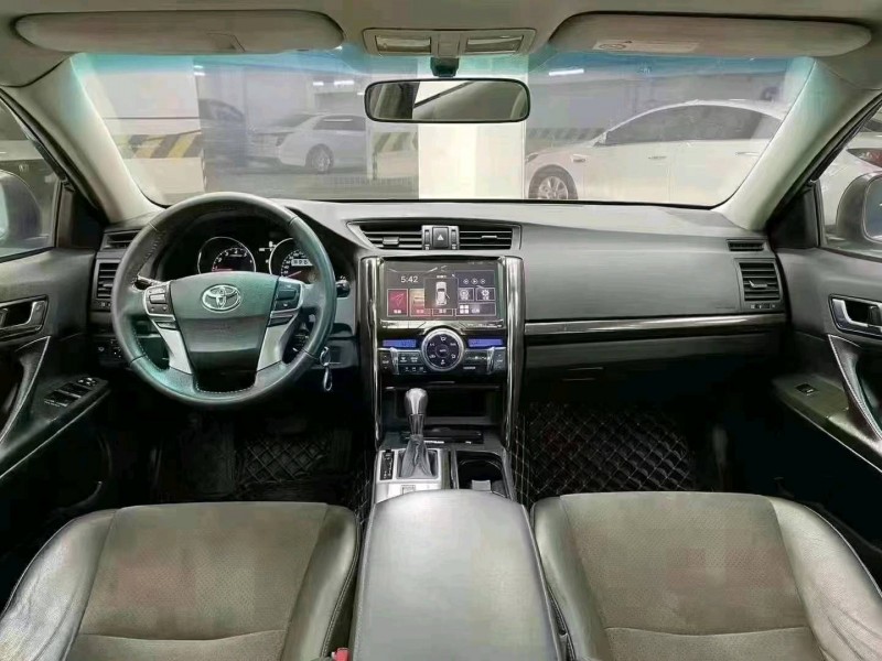 成都14年丰田锐志9