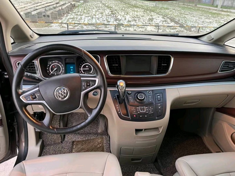 徐州17年别克GL82